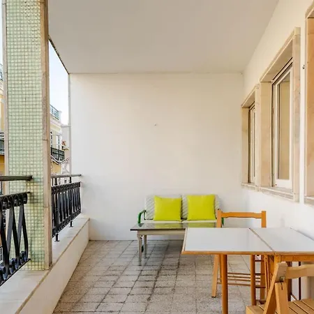 Big With A Terrace דירה
