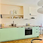 Big With A Terrace דירה